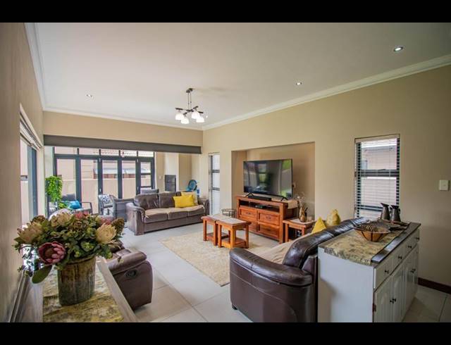 4 BEDROOM HOUSE FOR SALE IN MIDSTREAM RIDGE